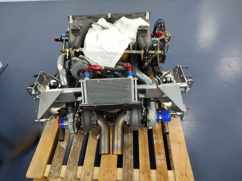 Twin-turbo race engine prepared on a pallet